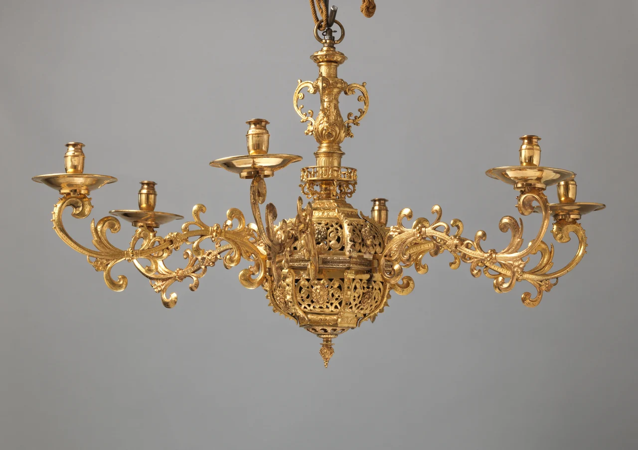 Lámpara de seis brazos de bronce dorado, Augsburgo, hacia 1580 a 1600, conservada en The Metropolitan Museum of Art