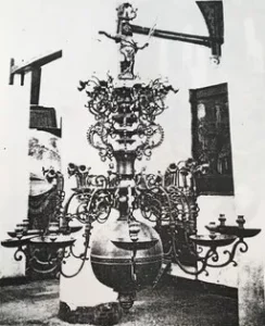 Lámpara estilo barroco. Escuela flamenca. Siglo XVII.