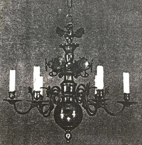 Fig. 14. -Lámpara estilo barroco. Escuela del Mosela. Siglo XVII.