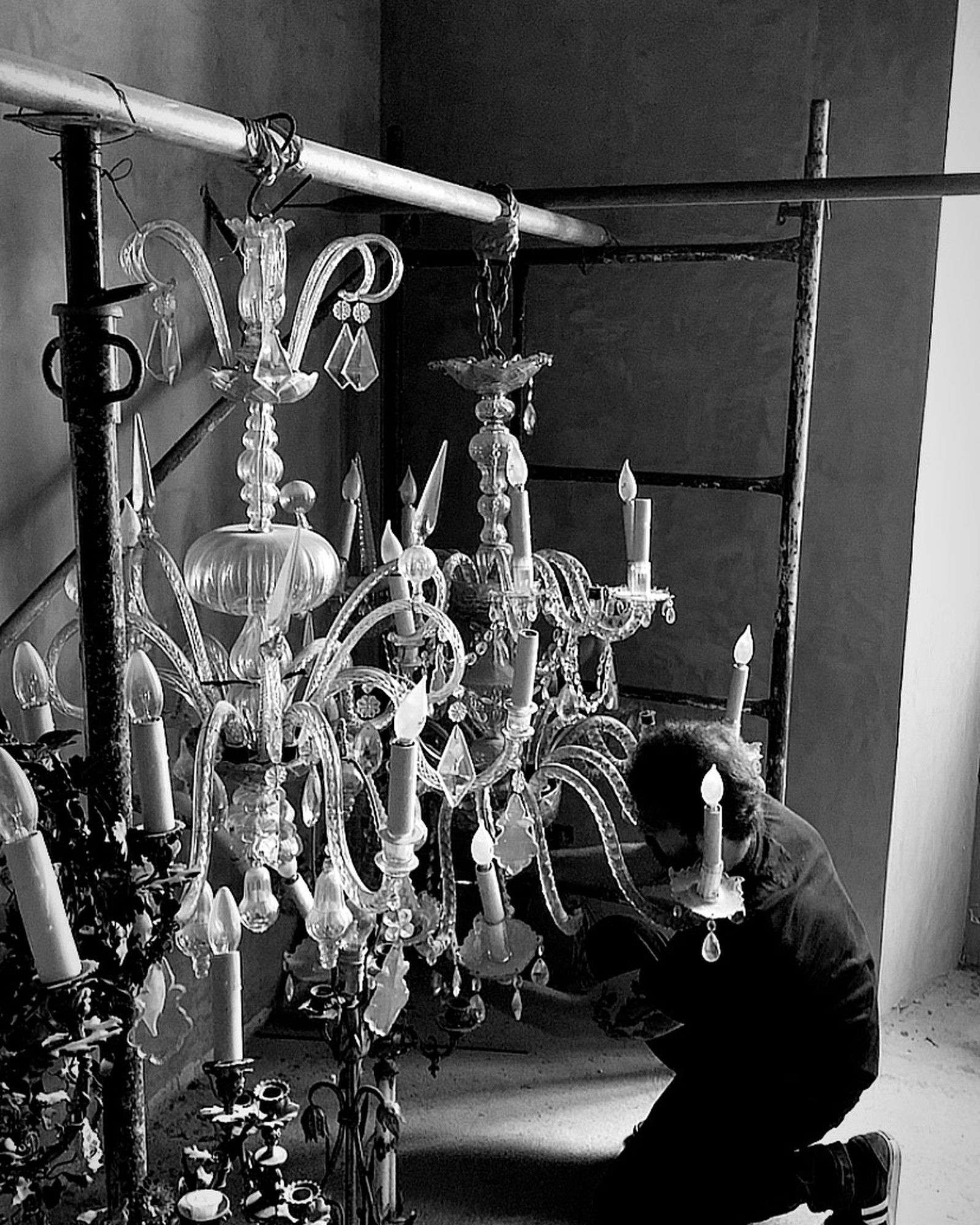 Desmontaje de la lámpara de dos cuerpos en Casa de Pilatos