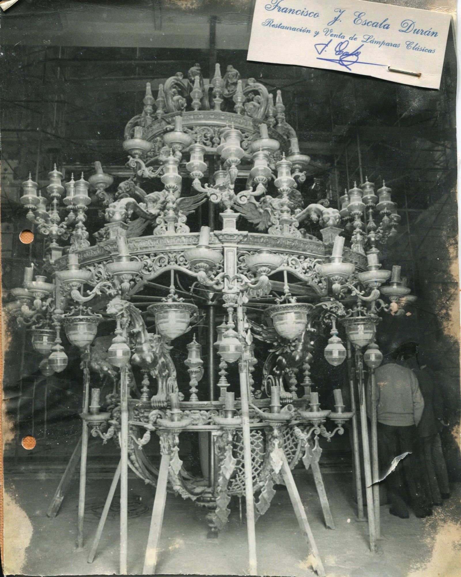 Lámpara colosal antes de la restauración