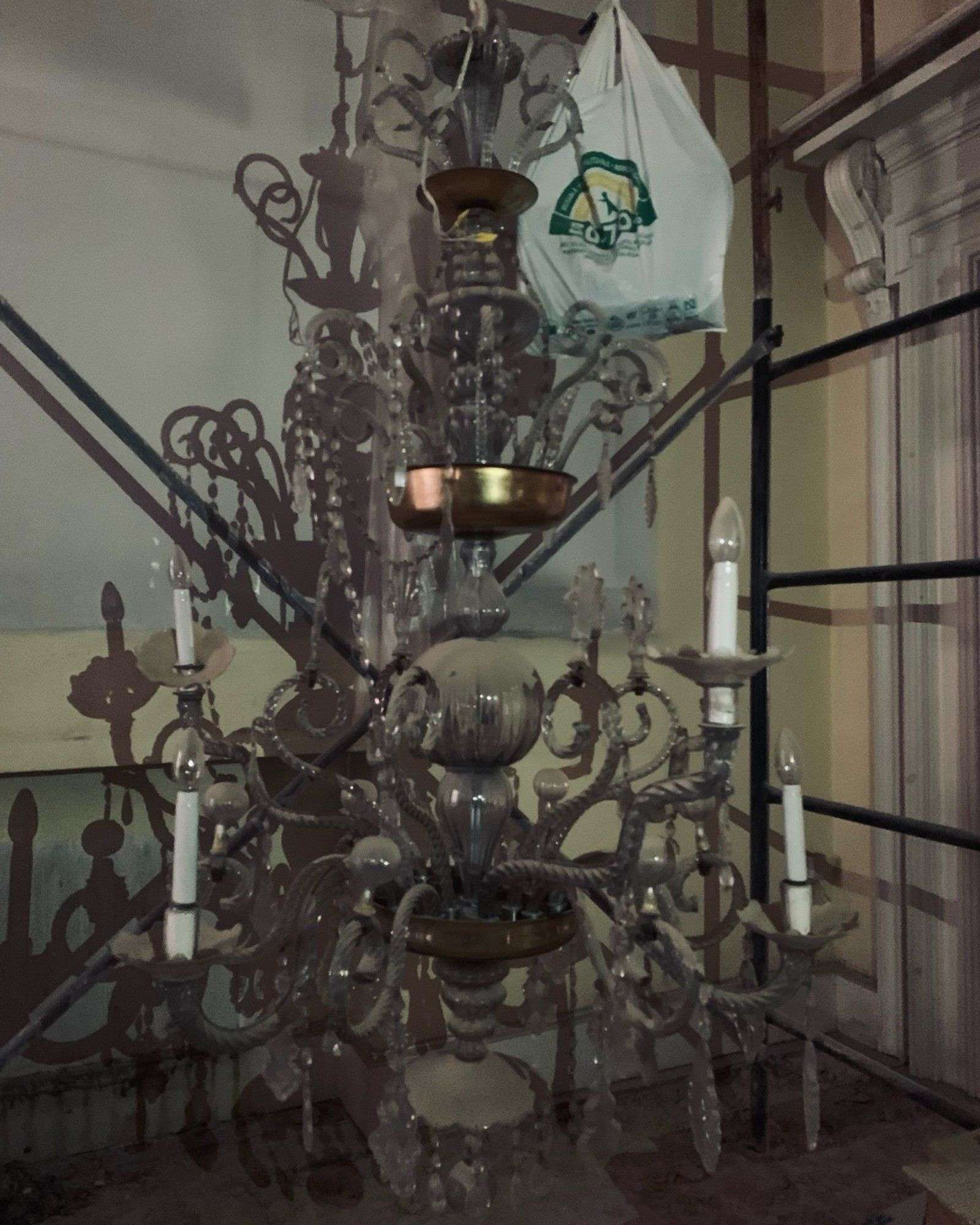 Lámpara de cristal línea granja de gran tamaño antes de restaurar