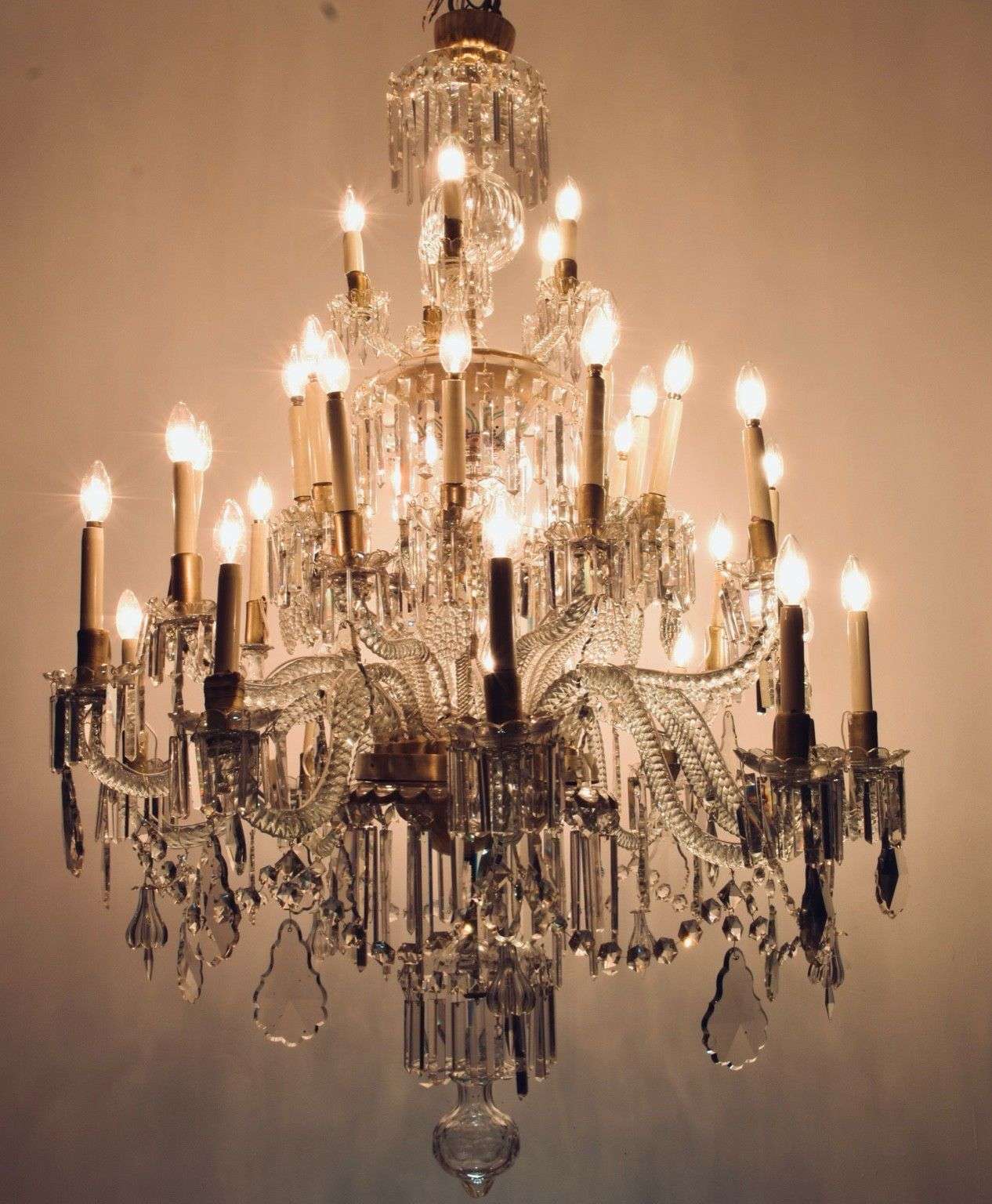 Lámpara línea granja de dos cuerpos presentada en estudio