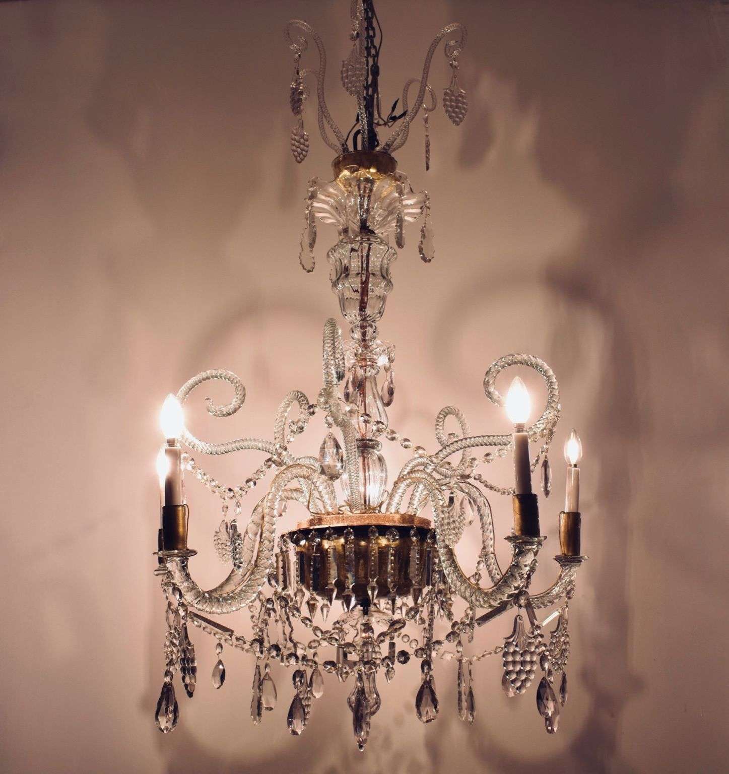 Lámpara línea granja de un cuerpo presentada en estudio