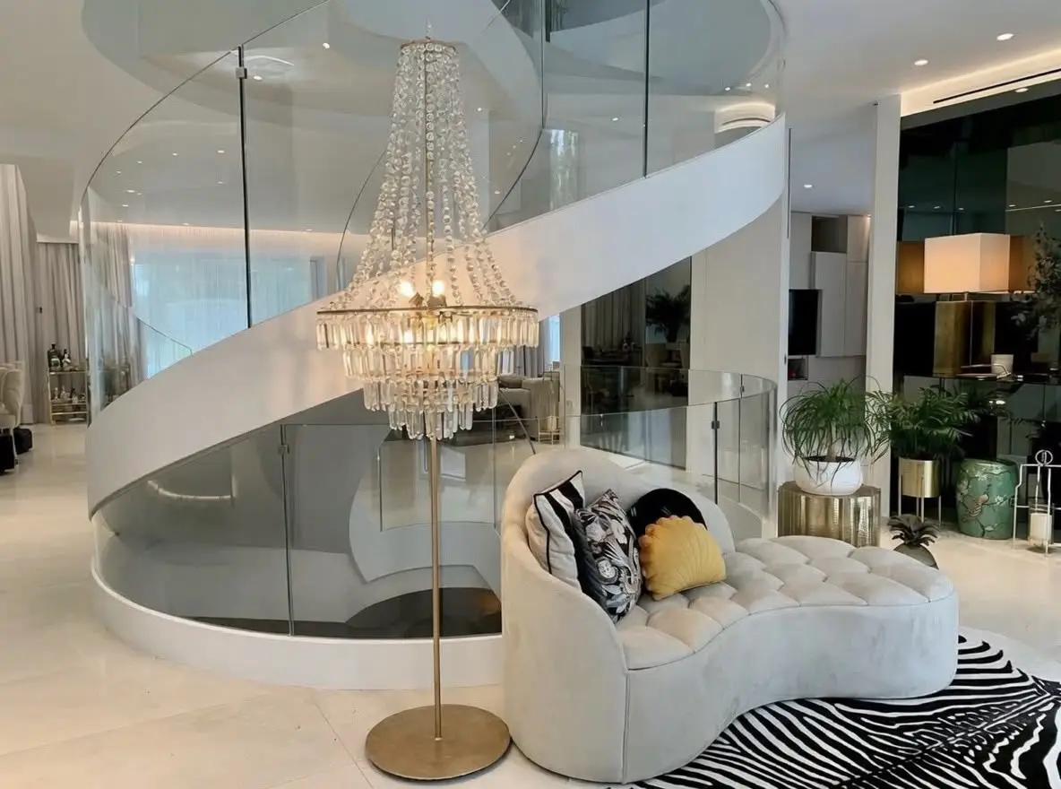 Lámpara de diseño a medida en cristal realizada por Lámparas Escala e instalada en una vivienda particular