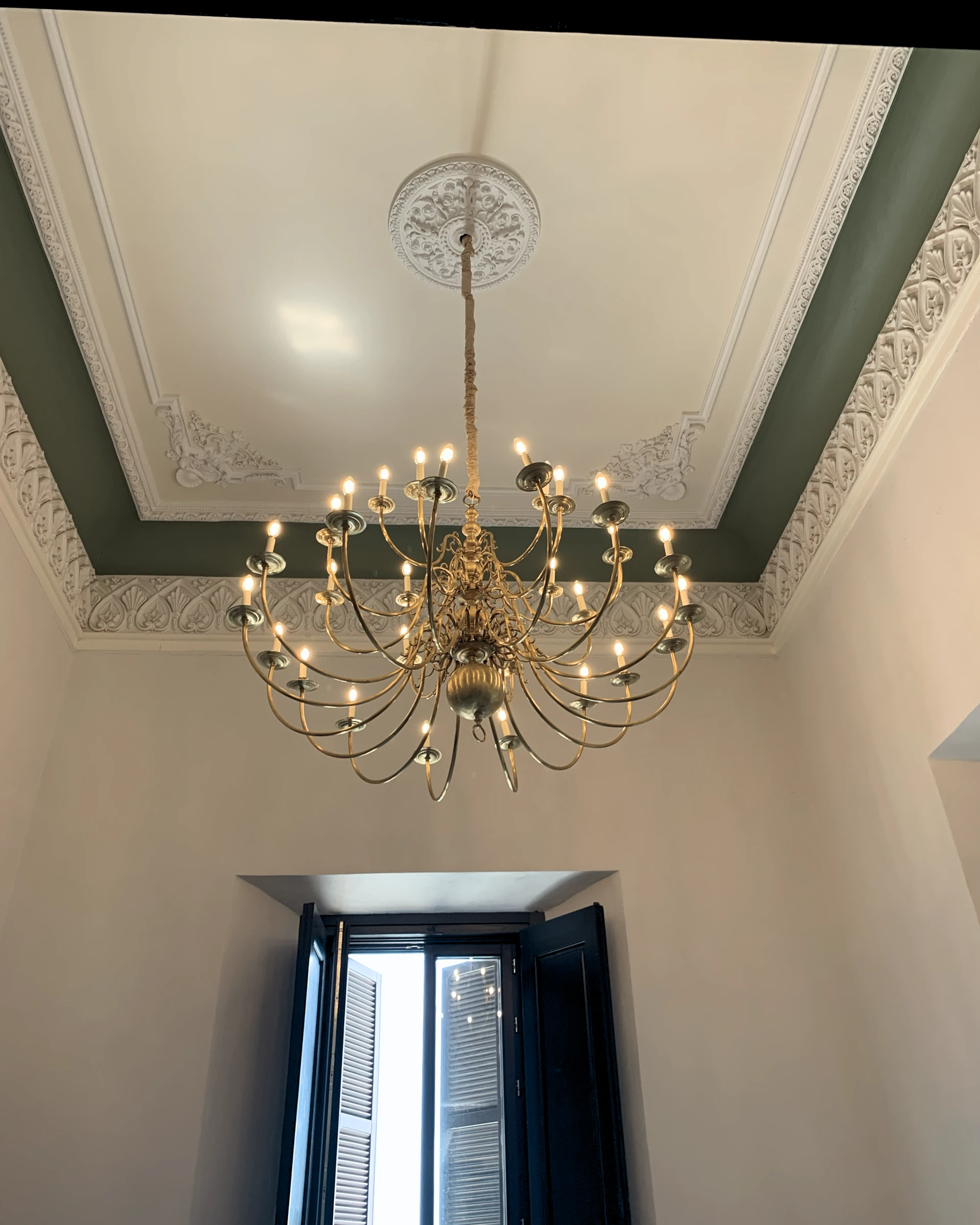 Lámpara holandesa restaurada e instalada en el Ayuntamiento de San Fernando en Cádiz