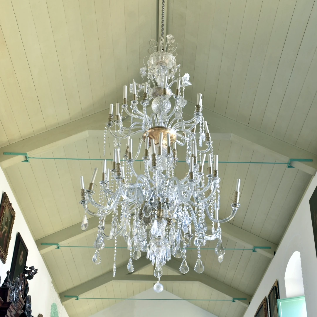 Lámpara monumental de cristal de La Granja restaurada e instalada en Medina Sidonia